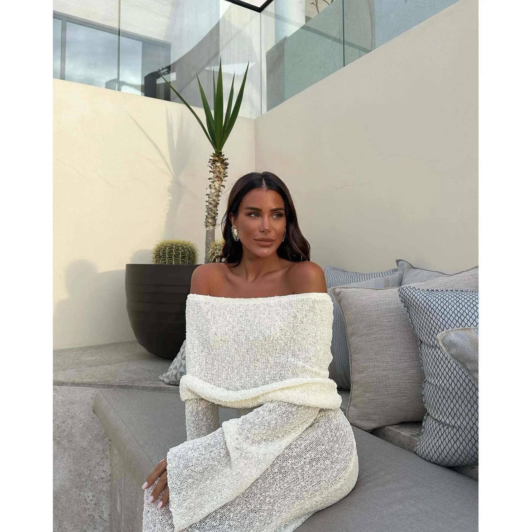 Anika Dress - Elegantes Bodycon-Strickkleid mit Off-Shoulder-Design