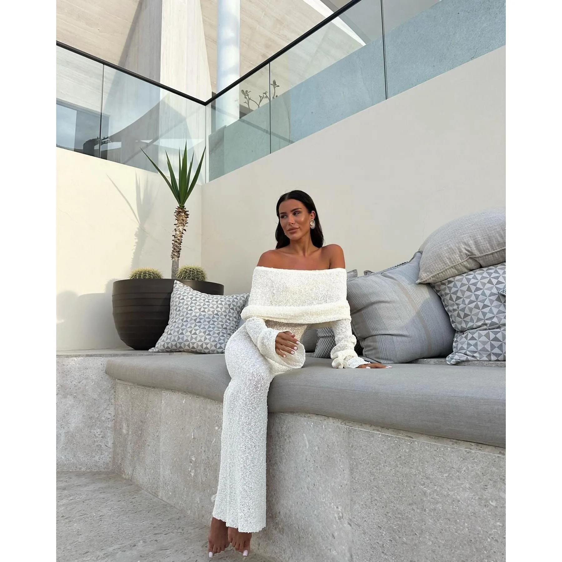 Anika Dress - Elegantes Bodycon-Strickkleid mit Off-Shoulder-Design